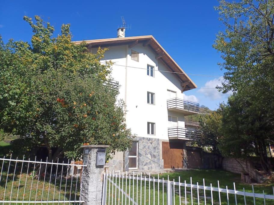 Casa Vacanza Leonardo Apartment Chambave Bagian luar foto